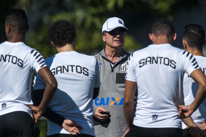 Levir Culpi, treinador do Santos. Levir Culpi, treinador do Santos.