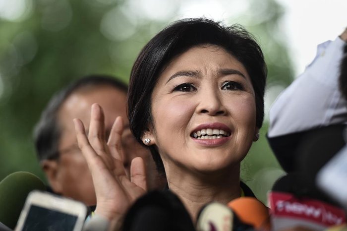 (ARQUIVOS) Este arquivo foto tirada em 5 de agosto de 2016 mostra o ex-primeiro-ministro Yingluck Shinawatra lutando para ouvir uma pergunta da mídia quando ela chega ao Tribunal Constitucional em Bangkok em 5 de agosto de 2016.
O ex-primeiro ministro da Tailândia, Yingluck Shinawatra, perdeu um veredicto em um julgamento de negligência em 25 de agosto de 2017 que poderia ter visto sua prisão, levando a Suprema Corte a emitir um mandado de prisão, temendo que ela fosse um risco de vôo, disse um juiz. / AFP PHOTO / LILLIAN SUWANRUMPHA
(ARQUIVOS) Este arquivo foto tirada em 5 de agosto de 2016 mostra o ex-primeiro-ministro Yingluck Shinawatra lutando para ouvir uma pergunta da mídia quando ela chega ao Tribunal Constitucional em Bangkok em 5 de agosto de 2016.
O ex-primeiro ministro da Tailândia, Yingluck Shinawatra, perdeu um veredicto em um julgamento de negligência em 25 de agosto de 2017 que poderia ter visto sua prisão, levando a Suprema Corte a emitir um mandado de prisão, temendo que ela fosse um risco de vôo, disse um juiz. / AFP PHOTO / LILLIAN SUWANRUMPHA