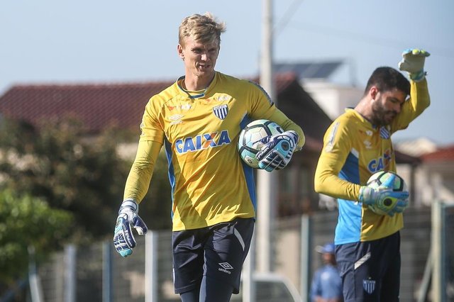 FLORIANOPOLIS, SC, BRASIL, 27/07/2017 - Goleiro do Avaí: DouglasLocal: FlorianópolisIndexador: Betina HumeresFonte: DC FLORIANOPOLIS, SC, BRASIL, 27/07/2017 - Goleiro do Avaí: DouglasLocal: FlorianópolisIndexador: Betina HumeresFonte: DC