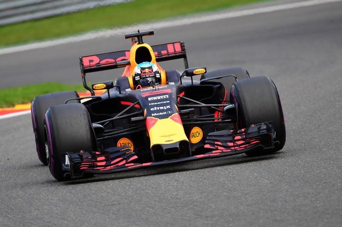 Red Bulls Australian driver Daniel Ricciardo drives during the Belgian Formula One Grand Prix at the Spa-Francorchamps circuit in Spa on August 27, 2017. / AFP PHOTO / Emmanuel DUNAND
Editoria: SPO
Local: Spa-Francorchamps
Indexador: EMMANUEL DUNAND
Secao: motor racing
Fonte: AFP
Fotógrafo: STF
Red Bulls Australian driver Daniel Ricciardo drives during the Belgian Formula One Grand Prix at the Spa-Francorchamps circuit in Spa on August 27, 2017. / AFP PHOTO / Emmanuel DUNAND
Editoria: SPO
Local: Spa-Francorchamps
Indexador: EMMANUEL DUNAND
Secao: motor racing
Fonte: AFP
Fotógrafo: STF