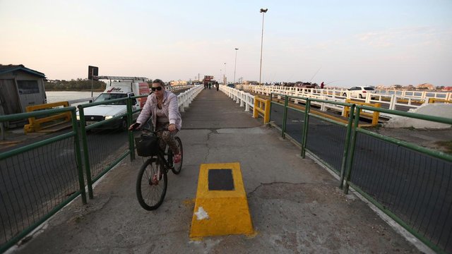 TRAMANDAÍ, RS, BRASIL - A odisseia de Giuseppe Garibaldi, matéria especial para o Caderno Doc. Na imagem a ponte Giuseppe Garibaldi que fica no rio imbé, entre as cidades de Tramandaí e Imbé.Indexador: Jefferson Botega TRAMANDAÍ, RS, BRASIL - A odisseia de Giuseppe Garibaldi, matéria especial para o Caderno Doc. Na imagem a ponte Giuseppe Garibaldi que fica no rio imbé, entre as cidades de Tramandaí e Imbé.Indexador: Jefferson Botega