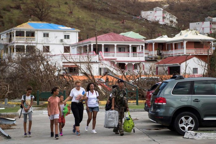 A soldier escorts a family leaving Saint-Martin at Grand-Case Esperance airport, on September 10, 2017 on the French Carribean island of Saint-Martin after it was devastated by Irma hurricane.
People on the islands of Saint Martin and Saint Barts turn to the colossal task of rebuilding after Hurricane Irma laid waste to their infrastructure and shattered their lives. / AFP PHOTO / Martin BUREAU
Editoria: DIS
Local: Grand-Case
Indexador: MARTIN BUREAU
Secao: disaster (general)
Fonte: AFP
Fotógrafo: STF
A soldier escorts a family leaving Saint-Martin at Grand-Case Esperance airport, on September 10, 2017 on the French Carribean island of Saint-Martin after it was devastated by Irma hurricane.
People on the islands of Saint Martin and Saint Barts turn to the colossal task of rebuilding after Hurricane Irma laid waste to their infrastructure and shattered their lives. / AFP PHOTO / Martin BUREAU
Editoria: DIS
Local: Grand-Case
Indexador: MARTIN BUREAU
Secao: disaster (general)
Fonte: AFP
Fotógrafo: STF