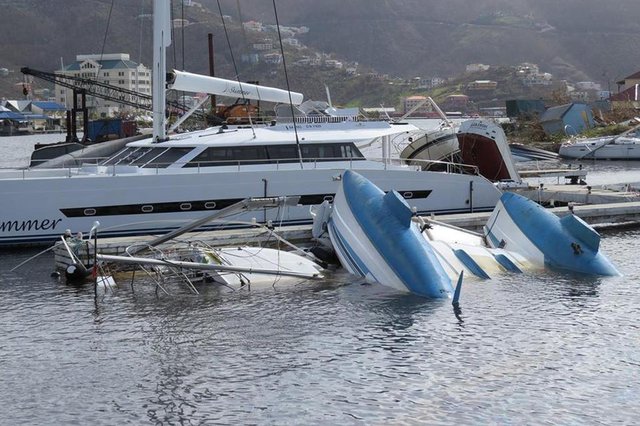 O casal de Joinville - Mauriane e Luiz Fernando COnte, que viajavam a mundo a bordo de um veleiro foram pegos pelo Furacão Irma nas Ilhas Virgens Brtitânicas.O barco deles afundou no furacão esta semana.Restaram para eles a roupa do corpo e um par de sandálias havaianas.O relato é muito emocionante e muito triste, Uma história incrível.Muitas pessoas de Joinville e região os conhecem. O casal de Joinville - Mauriane e Luiz Fernando COnte, que viajavam a mundo a bordo de um veleiro foram pegos pelo Furacão Irma nas Ilhas Virgens Brtitânicas.O barco deles afundou no furacão esta semana.Restaram para eles a roupa do corpo e um par de sandálias havaianas.O relato é muito emocionante e muito triste, Uma história incrível.Muitas pessoas de Joinville e região os conhecem.