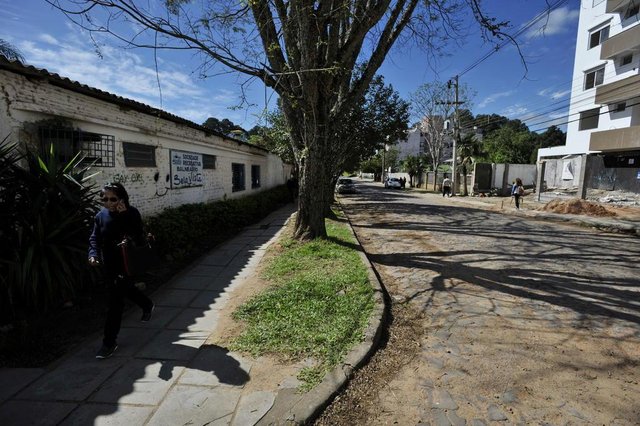  SANTA MARIA, RS, BRASIL. 31/08/2017.Assaltos que acontecem no entorno do da Avenida Roraima e do Clube Bela Vista, falta de ilumina&ccedil;&atilde;o no entorno do clube.FOTO: GABRIEL HAESBAERT / NEWCO DSM