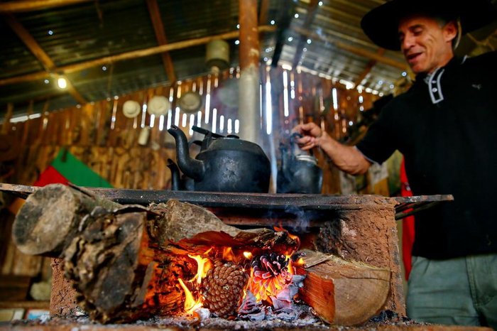  

PORTO ALEGRE - BRASIL - Volnei de Farias Araújo, patrão do piquete Campeiros de Morungava, criou um antiquário no local.(FOTO: LAURO ALVES)