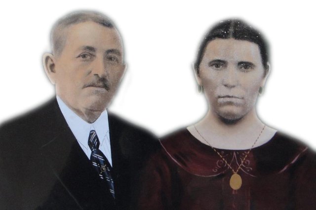 130 anos da Familia Lazzari no Brasil 130 anos da Familia Lazzari no Brasil
