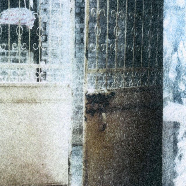 De tanto que se vai, algo fica, de Isadora StähelinA exposição da artista visual apresenta recordações de vivências em bairros e de caminhadas atentas à paisagem urbana entre o México, onde Isadora fez intercâmbio, e o Brasil. Os trabalhos, fotografias feitas a partir da técnica de transferência de fotos analógicas para papel de alta gramatura e desenhos em parede, provocam o espectador a perceber a ação de transformação do entorno e a extrair a possibilidade de fazer de cada espaço, um lugar-outro. Abertura na sexta-feira (15), às 19h. Visitação até dia 19/10, na Fundação Cultural Badesc De tanto que se vai, algo fica, de Isadora StähelinA exposição da artista visual apresenta recordações de vivências em bairros e de caminhadas atentas à paisagem urbana entre o México, onde Isadora fez intercâmbio, e o Brasil. Os trabalhos, fotografias feitas a partir da técnica de transferência de fotos analógicas para papel de alta gramatura e desenhos em parede, provocam o espectador a perceber a ação de transformação do entorno e a extrair a possibilidade de fazer de cada espaço, um lugar-outro. Abertura na sexta-feira (15), às 19h. Visitação até dia 19/10, na Fundação Cultural Badesc