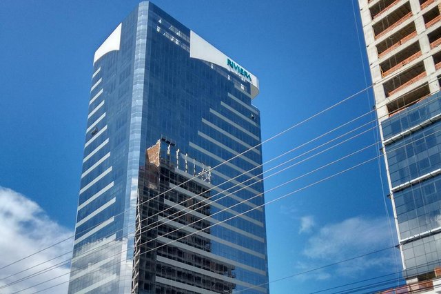 Itajaí vai receber o primeiro hotel Hilton Garden Inn da região Sul e o terceiro com a bandeira internacional no Brasil. Ele vai ocupar parte do complexo multiuso Riviera Concept, que está sendo erguido na Avenida Osvaldo Reis, quase no limite com Balneário Camboriú. Inicialmente seria um hotel da bandeira Quality, mas a Atlantica Hotels, administradora parceira da Riviera, decidiu apostar na marca de renome internacional graças às características da região que inclui Balneário Camboriú.Para o gerente de Desenvolvimento e Novos Negócios da Atlantica, Henrique Martins, o hotel vai atender o turista que procura essa parte do litoral no verão e o mercado corporativo, aquecido graças ao crescimento dessas cidades e da construção do Centro de Evento de Balneário Camboriú.O empreendimento terá 153 apartamentos com áreas a partir de 24 metros quadrados. Haverá um pequeno espaço para eventos e um restaurante aberto ao público. A ideia é aproveitar a integração com os demais espaços, corporativo e residencial, do complexo multiuso e a proximidade com a Praia Brava. A previsão de inauguração do Hotel Riviera Hilton Garden Inn é meados de 2017. Itajaí vai receber o primeiro hotel Hilton Garden Inn da região Sul e o terceiro com a bandeira internacional no Brasil. Ele vai ocupar parte do complexo multiuso Riviera Concept, que está sendo erguido na Avenida Osvaldo Reis, quase no limite com Balneário Camboriú. Inicialmente seria um hotel da bandeira Quality, mas a Atlantica Hotels, administradora parceira da Riviera, decidiu apostar na marca de renome internacional graças às características da região que inclui Balneário Camboriú.Para o gerente de Desenvolvimento e Novos Negócios da Atlantica, Henrique Martins, o hotel vai atender o turista que procura essa parte do litoral no verão e o mercado corporativo, aquecido graças ao crescimento dessas cidades e da construção do Centro de Evento de Balneário Camboriú.O empreendimento terá 153 apartamentos com áreas a partir de 24 metros quadrados. Haverá um pequeno espaço para eventos e um restaurante aberto ao público. A ideia é aproveitar a integração com os demais espaços, corporativo e residencial, do complexo multiuso e a proximidade com a Praia Brava. A previsão de inauguração do Hotel Riviera Hilton Garden Inn é meados de 2017.