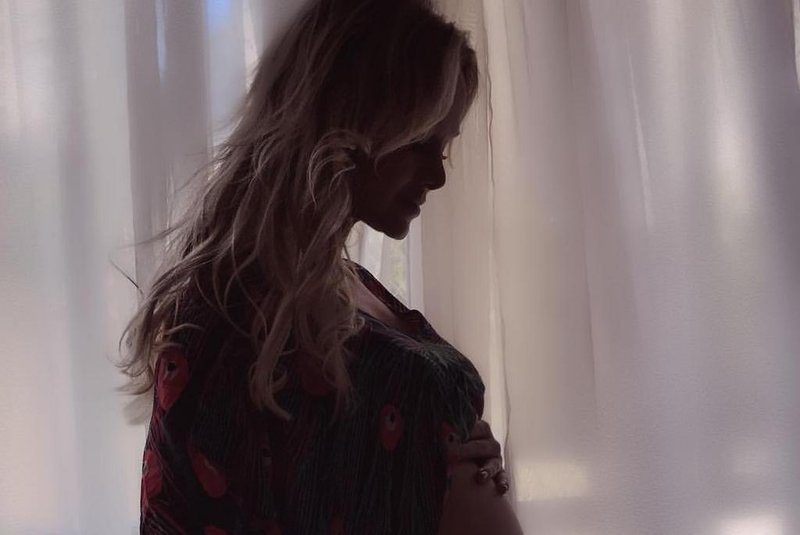 A apresentadora Eliana, grávida de sete meses de Manuela