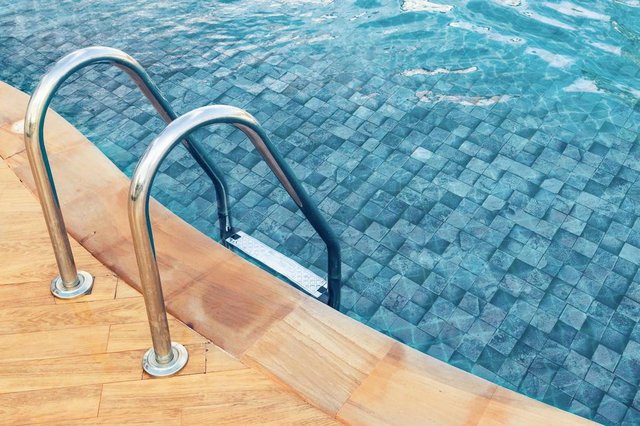 Piscina vinílica , vinil , com aparência de pedra natural. Piscina vinílica , vinil , com aparência de pedra natural.