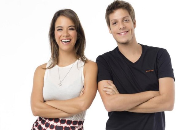 Depois de uma longa temporada, e de sucesso no Rio de Janeiro e São Paulo, a peça teatral ¿Meu Passado Me Condena¿ chega por aqui. Dia 22 de setembro a dupla que ficou conhecida do público, vai se apresentar no Teatro CNEC, às 21h. E no palco, Fábio Porchat e Miá Mello prometem tirar muitas risadas do público, com a história do casal que se conhece na fila do banheiro de uma festa, um mês depois se casa e começa então a viver uma verdadeira aventura que até hoje diverte também os atores. Os ingressos custam de R$80 a R$120. Sócios do Clube do Assinante tem 20% de desconto. Depois de uma longa temporada, e de sucesso no Rio de Janeiro e São Paulo, a peça teatral ¿Meu Passado Me Condena¿ chega por aqui. Dia 22 de setembro a dupla que ficou conhecida do público, vai se apresentar no Teatro CNEC, às 21h. E no palco, Fábio Porchat e Miá Mello prometem tirar muitas risadas do público, com a história do casal que se conhece na fila do banheiro de uma festa, um mês depois se casa e começa então a viver uma verdadeira aventura que até hoje diverte também os atores. Os ingressos custam de R$80 a R$120. Sócios do Clube do Assinante tem 20% de desconto.