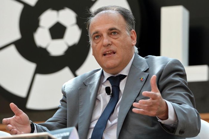 (FILES) This file photo taken on March 23, 2017 shows Javier Tebas, president of La Liga speaking during the official launch of Spanish Football League La Liga office in Singapore.
Qatari-owned French side Paris Saint Germain are laughing at the present system of Financial Fair Play (FPP) said a combative , president of La Liga on September 6, 2017. / AFP PHOTO /
Editoria: SPO
Local: Singapore
Indexador: ROSLAN RAHMAN
Secao: soccer
Fonte: AFP
Fotógrafo: STF
(FILES) This file photo taken on March 23, 2017 shows Javier Tebas, president of La Liga speaking during the official launch of Spanish Football League La Liga office in Singapore.
Qatari-owned French side Paris Saint Germain are laughing at the present system of Financial Fair Play (FPP) said a combative , president of La Liga on September 6, 2017. / AFP PHOTO /
Editoria: SPO
Local: Singapore
Indexador: ROSLAN RAHMAN
Secao: soccer
Fonte: AFP
Fotógrafo: STF