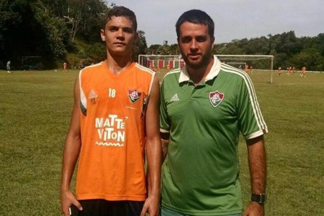 O zagueiro Angelo Michletto, 15 anos, com passagem pelas escolinhas Piá e Marítimo, de Santa Maria, passa por um período de avaliações no Fluminense, do Rio de Janeiro O zagueiro Angelo Michletto, 15 anos, com passagem pelas escolinhas Piá e Marítimo, de Santa Maria, passa por um período de avaliações no Fluminense, do Rio de Janeiro