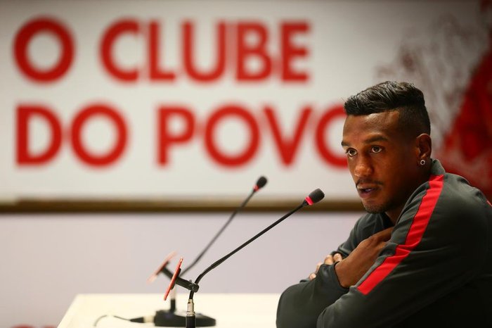 PORTO ALEGRE, RS, BRASIL, 11-09-2017.Edenílson concede entrevista coletiva no CT Parque Gigante. Na foto: Edenílson (LAURO ALVES/AGÊNCIA RBS)
PORTO ALEGRE, RS, BRASIL, 11-09-2017.Edenílson concede entrevista coletiva no CT Parque Gigante. Na foto: Edenílson (LAURO ALVES/AGÊNCIA RBS)