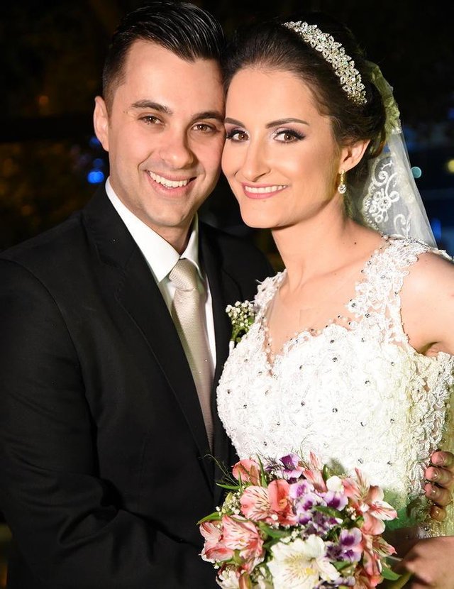 Daniel Hertz e Gisiane Bertoni trocaram alianças e celebraram no Espaço Nobre, para a posteridade Caxias do Sul, RS, Brasil Daniel Hertz e Gisiane Bertoni trocaram alianças e celebraram no Espaço Nobre, para a posteridade Caxias do Sul, RS, Brasil