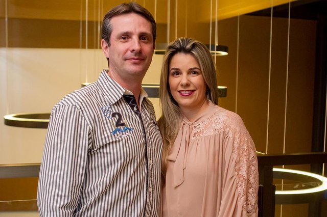 Marcelo e Michele Nora, semana passada em concorrido encontro social Caxias do Sul, RS, Brasil Marcelo e Michele Nora, semana passada em concorrido encontro social Caxias do Sul, RS, Brasil