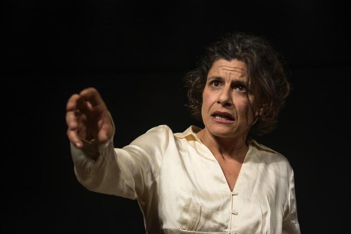 Divulgação do espetáculo Afinação I, com Gerogette Fadel, no Porto Alegre Em Cena. Divulgação do espetáculo Afinação I, com Gerogette Fadel, no Porto Alegre Em Cena.