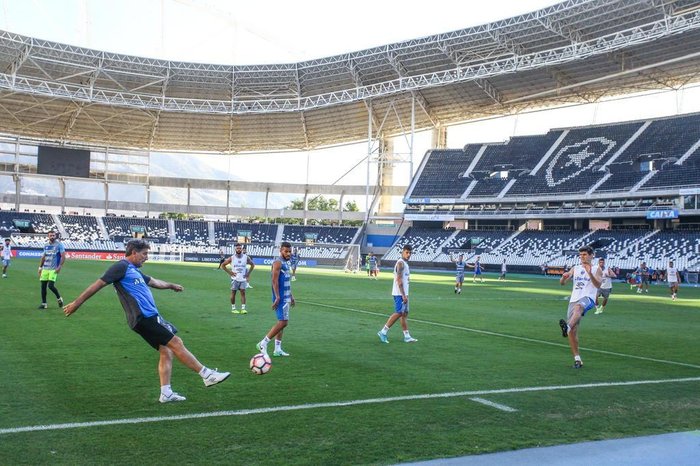Grêmio treina no estádio Nilton Santos, o Engenhão, antes da partida contra o Botafogo, pelas quartas de final da Libertadores. Na foto, Renato e Kannemann Grêmio treina no estádio Nilton Santos, o Engenhão, antes da partida contra o Botafogo, pelas quartas de final da Libertadores. Na foto, Renato e Kannemann