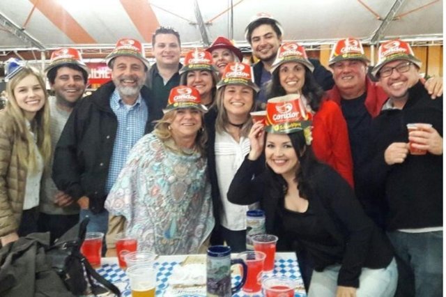 @landascipioni registrando a passagem da turminha mais que animada que partiu de Joinville para curtir a Schlachtfest em São Bento do Sul @landascipioni registrando a passagem da turminha mais que animada que partiu de Joinville para curtir a Schlachtfest em São Bento do Sul
