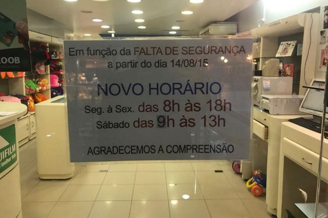 Falta de segurança faz com que lojista mude o horário de atendimento Falta de segurança faz com que lojista mude o horário de atendimento