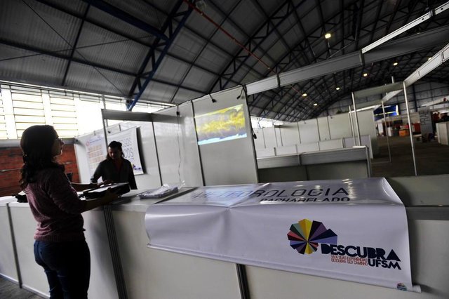 SANTA MARIA, RS, BRASIL. 13/09/2017.A quarta-feira é de preparativos no Centro de Eventos da UFSM para organizar as instalações do Descubra UFSM, que começa nesta quinta-feira e encerra no sábado.FOTO: GABRIEL HAESBAERT / NEWCO DSM SANTA MARIA, RS, BRASIL. 13/09/2017.A quarta-feira é de preparativos no Centro de Eventos da UFSM para organizar as instalações do Descubra UFSM, que começa nesta quinta-feira e encerra no sábado.FOTO: GABRIEL HAESBAERT / NEWCO DSM