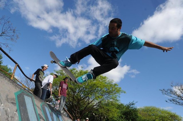 Apresentação equipe Freeday de skate no CDM Apresentação equipe Freeday de skate no CDM