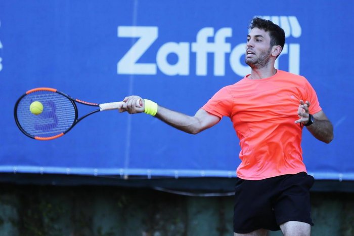 PORTO ALEGRE, RS, BRASIL, 13-07-2017: Larri Passos, ex-treinador de Gustavo Kuerten, dá treino ao atleta de portoalegrense Guilherme Clezar, dentro de programa de consultorias ministradas pelo técnico gaúcho (FOTO FÉLIX ZUCCO/AGÊNCIA RBS, Editoria de Esportes).
PORTO ALEGRE, RS, BRASIL, 13-07-2017: Larri Passos, ex-treinador de Gustavo Kuerten, dá treino ao atleta de portoalegrense Guilherme Clezar, dentro de programa de consultorias ministradas pelo técnico gaúcho (FOTO FÉLIX ZUCCO/AGÊNCIA RBS, Editoria de Esportes).