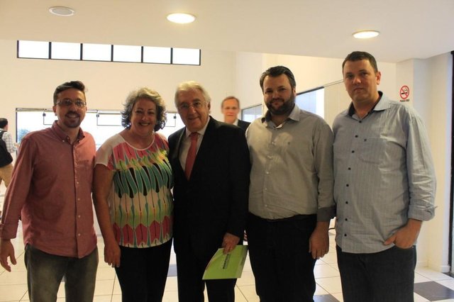 Conselheiros e vice-presidentes da Ajorpeme participaram do Seminário de Alteração da Lei Geral das Micros e Pequenas Empresas que aconteceu no início da semana em Florianópolis. O encontro foi para debater o assunto.Na foto, o vice-presidente Daniel Moreira, Presidente do Conselho Deliberativo Rosi Dedekind presidente do Sebrae Nacional Guilherme Afif e o Conselheiro Márcio Espindola e vice-presidente Victor Kochella. Conselheiros e vice-presidentes da Ajorpeme participaram do Seminário de Alteração da Lei Geral das Micros e Pequenas Empresas que aconteceu no início da semana em Florianópolis. O encontro foi para debater o assunto.Na foto, o vice-presidente Daniel Moreira, Presidente do Conselho Deliberativo Rosi Dedekind presidente do Sebrae Nacional Guilherme Afif e o Conselheiro Márcio Espindola e vice-presidente Victor Kochella.