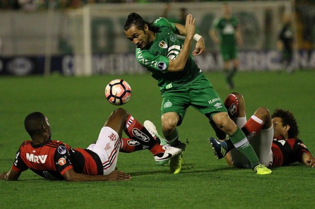Chapecó, Santa Catarina, Brasil, Arena Condá 13-09-2017.Futebol, Chapecoense enfrenta o Flamengo pelo jogo de ida das oitavas de final da Copa Sul-Americana 2017.Torcedores do Flamengo presentes na Arena Condá.Foto Márcio Cunha.Indexador: MARCIO CUNHAFotógrafo: MARCIO CUNHA Chapecó, Santa Catarina, Brasil, Arena Condá 13-09-2017.Futebol, Chapecoense enfrenta o Flamengo pelo jogo de ida das oitavas de final da Copa Sul-Americana 2017.Torcedores do Flamengo presentes na Arena Condá.Foto Márcio Cunha.Indexador: MARCIO CUNHAFotógrafo: MARCIO CUNHA