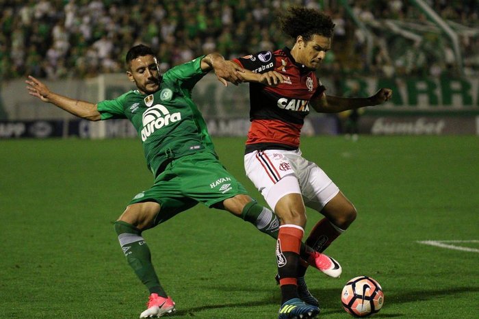 Chapecó, Santa Catarina, Brasil, Arena Condá 13-09-2017.Futebol, Chapecoense enfrenta o Flamengo pelo jogo de ida das oitavas de final da Copa Sul-Americana 2017.
Torcedores do Flamengo presentes na Arena Condá.
Foto Márcio Cunha.
Indexador: MARCIO CUNHA
Fotógrafo: MARCIO CUNHA
Chapecó, Santa Catarina, Brasil, Arena Condá 13-09-2017.Futebol, Chapecoense enfrenta o Flamengo pelo jogo de ida das oitavas de final da Copa Sul-Americana 2017.
Torcedores do Flamengo presentes na Arena Condá.
Foto Márcio Cunha.
Indexador: MARCIO CUNHA
Fotógrafo: MARCIO CUNHA