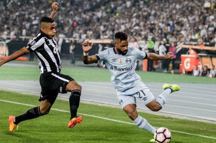 BOTAFOGO X GREMIO - LIBERTADORES 2017 - RJ - 13/09/2017

RJ - BOTAFOGO X GREMIO / LIBERTADORES 2017 - ESPORTES - Fernandinho e Arnaldo durante partida entre Botafogo X Grêmio válida pelas quartas de finail da Copa Libertadores 2017, no estádio Nilton Santos, Engenhão, zona norte da cidade, nesta quarta-feira (13/09). 21/01/2017 - Foto: RUDY TRINDADE/FRAMEPHOTO/FRAMEPHOTO/ESTADÃO CONTEÚDO

Editoria: ESPORTES
Local: RIO DE JANEIRO
Indexador: RUDY TRINDADE
Fonte: FRAMEPHOTO
Fotógrafo: FRAMEPHOTO