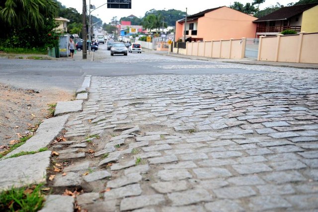 JOINVILLE,SC,BRASIL,13-09-2017.Teste AN.A notícia percorreu á rua Copacabana e encontrou diverssos problemas.Buraco tampado.(Foto:Salmo Duarte/A Notícia) JOINVILLE,SC,BRASIL,13-09-2017.Teste AN.A notícia percorreu á rua Copacabana e encontrou diverssos problemas.Buraco tampado.(Foto:Salmo Duarte/A Notícia)