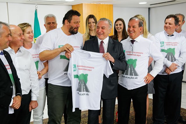 Michel Temer recebe comitiva de prefeitos do Alto Vale do Itajaí que pedem pela duplicação da BR-470 Michel Temer recebe comitiva de prefeitos do Alto Vale do Itajaí que pedem pela duplicação da BR-470