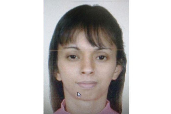 A mulher morta a tiros pelo ex-marido na frente da filha em Taquara, no Vale do Paranhana, na quarta-feira (13), procurou ajuda policial três dias antes, no domingo. Rosane Mioranca Carrão, 38 anos, havia contado à Polícia Civil que o homem estava a ofendendo durante horas em um aplicativo de mensagens. O pedido foi encaminhado para a Justiça na segunda-feira (11), e negado pela 2ª Vara Criminal, que alegou falta de elementos. A mulher morta a tiros pelo ex-marido na frente da filha em Taquara, no Vale do Paranhana, na quarta-feira (13), procurou ajuda policial três dias antes, no domingo. Rosane Mioranca Carrão, 38 anos, havia contado à Polícia Civil que o homem estava a ofendendo durante horas em um aplicativo de mensagens. O pedido foi encaminhado para a Justiça na segunda-feira (11), e negado pela 2ª Vara Criminal, que alegou falta de elementos.