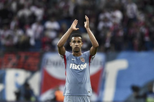 Monacos Brazilian defender Jorge applauds their supporters after the UEFA Champions League group G football match RB Leipzig v AS Monaco in Leipzig, eastern Germany on September 13, 2017. The match ended in a 1 - 1 draw. / AFP PHOTO / John MACDOUGALLEditoria: SPOLocal: LeipzigIndexador: JOHN MACDOUGALLSecao: soccerFonte: AFPFotógrafo: STF Monacos Brazilian defender Jorge applauds their supporters after the UEFA Champions League group G football match RB Leipzig v AS Monaco in Leipzig, eastern Germany on September 13, 2017. The match ended in a 1 - 1 draw. / AFP PHOTO / John MACDOUGALLEditoria: SPOLocal: LeipzigIndexador: JOHN MACDOUGALLSecao: soccerFonte: AFPFotógrafo: STF