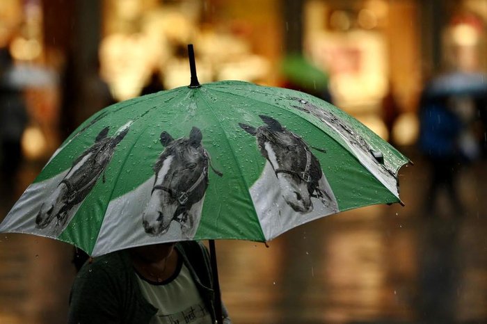 PORTO ALEGRE, RS, BRASIL, 1-09-2017. Chuva em Porto Alegre. Centro. (CARLOS MACEDO/AGÊNCIA RBS)
PORTO ALEGRE, RS, BRASIL, 1-09-2017. Chuva em Porto Alegre. Centro. (CARLOS MACEDO/AGÊNCIA RBS)