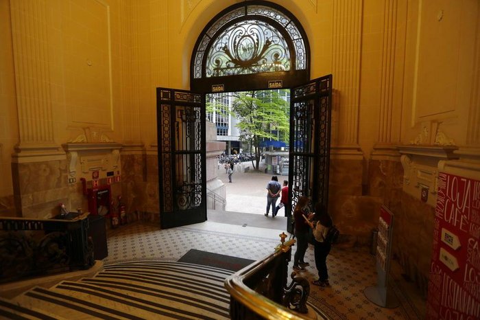 PORTO ALEGRE, RS, BRASIL: Santander Cutural após protestos e encerramento da exposição Queermuseu. (FOTO: Isadora Neumann/Agência RBS)
PORTO ALEGRE, RS, BRASIL: Santander Cutural após protestos e encerramento da exposição Queermuseu. (FOTO: Isadora Neumann/Agência RBS)