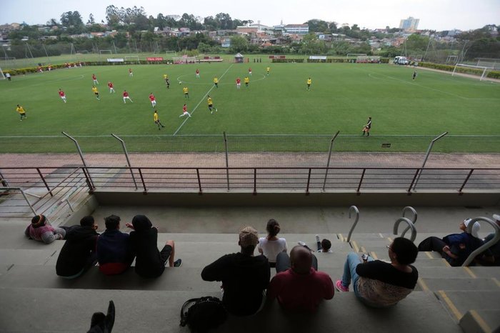 ALVORADA, RS, BRASIL - 2017.09.13 - Na Copa Paulo SantAna, pouquíssimos torcedores vão ver o jogo. Na foto: Inter x Ypiranga em Alvorada (Morada dos Quero-Queros). (Foto: ANDRÉ ÁVILA/ Agência RBS)
ALVORADA, RS, BRASIL - 2017.09.13 - Na Copa Paulo SantAna, pouquíssimos torcedores vão ver o jogo. Na foto: Inter x Ypiranga em Alvorada (Morada dos Quero-Queros). (Foto: ANDRÉ ÁVILA/ Agência RBS)