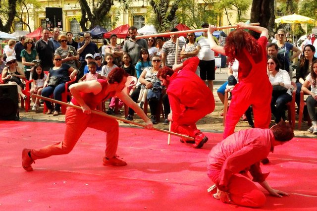 Espetáculo Cerimonial, do grupo teatral A Gangorra Espetáculo Cerimonial, do grupo teatral A Gangorra
