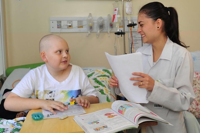 JOINVILLE,SC,BRASIL,15-09-2017.Aluno internado no hospital infantil participara da olimpiada brasileira de matematica,Bruno Priebe,patricia Priebe e Patricia Vieira,psicopedagoga.(Foto:Salmo Duarte/A Notícia) JOINVILLE,SC,BRASIL,15-09-2017.Aluno internado no hospital infantil participara da olimpiada brasileira de matematica,Bruno Priebe,patricia Priebe e Patricia Vieira,psicopedagoga.(Foto:Salmo Duarte/A Notícia)