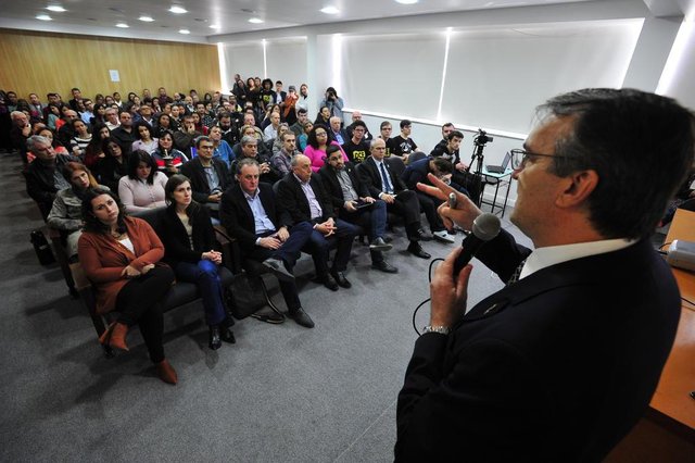  SANTA MARIA, RS, BRASIL. 15/09/2017.Audi&ecirc;ncia p&uacute;blica na UFSM, discute finan&ccedil;as da institui&ccedil;&atilde;o e prov&aacute;vel corte de servi&ccedil;os.FOTO: GABRIEL HAESBAERT / NEWCO DSM