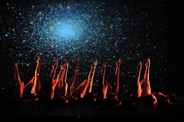espetáculo de dança-teatro Do que nós Somos Feitos?, da AmoraArte espetáculo de dança-teatro Do que nós Somos Feitos?, da AmoraArte