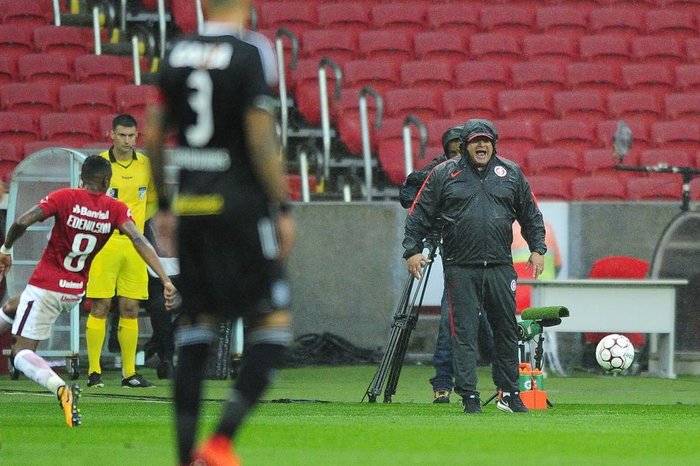 PORTO ALEGRE, RS, BRASIL, 16-09-2017.Inter enfrenta o Figueirense no Beira-Rio
Jogo é válido pela 24ª rodada da Série B. Se o Inter vencer, assume a liderança do campeonato. (CARLOS MACEDO/AGÊNCIA RBS)
PORTO ALEGRE, RS, BRASIL, 16-09-2017.Inter enfrenta o Figueirense no Beira-Rio
Jogo é válido pela 24ª rodada da Série B. Se o Inter vencer, assume a liderança do campeonato. (CARLOS MACEDO/AGÊNCIA RBS)