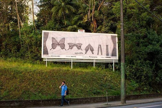 Os diletos leitores já foram avisados de que além dos ¿parabéns¿ do prestigiado Festival do Minuto, o artista joinvilense Jan M.O. foi parar em outdoors espalhados por Jaraguá. Resultado de sua seleção para o Open Gallery, projeto de divulgação das artes visuais concebido pelo Estúdio Firmorama que está em sua terceira edição. Aí está, portanto, a prova de que a obra Amorfo raramente esteve tão visível aos olhos dos pedestres. Os diletos leitores já foram avisados de que além dos ¿parabéns¿ do prestigiado Festival do Minuto, o artista joinvilense Jan M.O. foi parar em outdoors espalhados por Jaraguá. Resultado de sua seleção para o Open Gallery, projeto de divulgação das artes visuais concebido pelo Estúdio Firmorama que está em sua terceira edição. Aí está, portanto, a prova de que a obra Amorfo raramente esteve tão visível aos olhos dos pedestres.