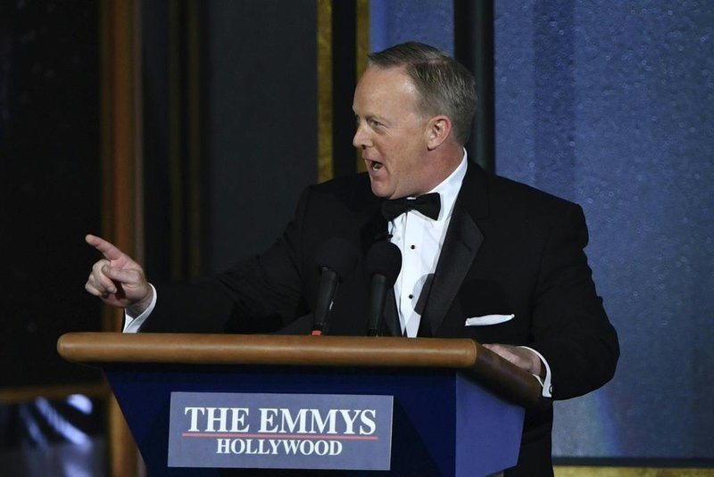 69th Emmy Awards 

Former White House Press Secretary Sean Spicer speaks onstage during the 69th Emmy Awards at the Microsoft Theatre on September 17, 2017 in Los Angeles, California. / AFP PHOTO / Frederic J. Brown

Editoria: ACE
Local: Los Angeles
Indexador: FREDERIC J. BROWN
Secao: culture (general)
Fonte: AFP
Fotógrafo: STF
