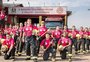 Bombeiros trocam uniforme pela camiseta rosa em 
apoio à luta contra o câncer