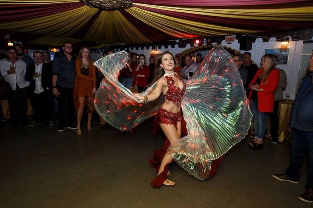 Apresentação de dança do ventre, durante o encerramento do Festival Gastronômico de Joinville. O evento aconteceu no Kibs Restaurante Apresentação de dança do ventre, durante o encerramento do Festival Gastronômico de Joinville. O evento aconteceu no Kibs Restaurante