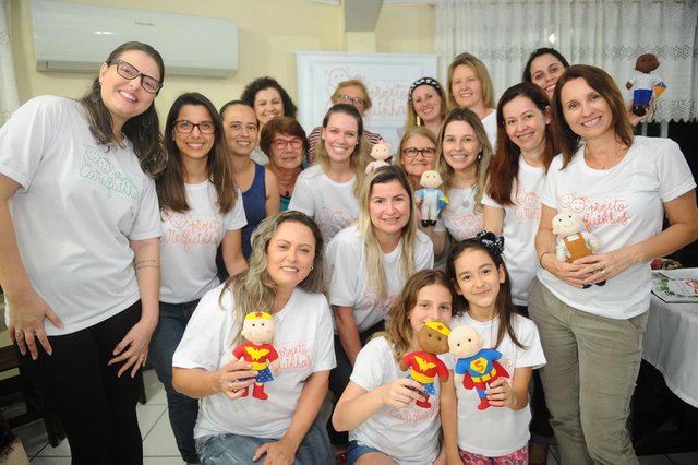 JOINVILLE, SC, BRASIL (19-09-2017) - Voluntarias do projeto carequinhas que confecciona bonecos para crianças com câncer em Joinville. (Foto: Maykon Lammerhirt, A Notícia) JOINVILLE, SC, BRASIL (19-09-2017) - Voluntarias do projeto carequinhas que confecciona bonecos para crianças com câncer em Joinville. (Foto: Maykon Lammerhirt, A Notícia)