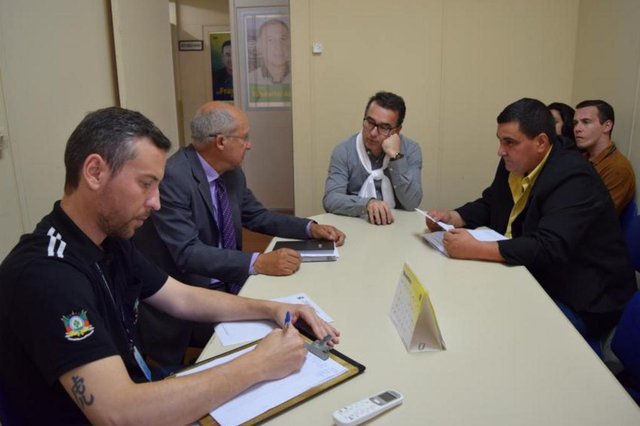 Comiss&atilde;o Especial da C&acirc;mara de Vereadores de Santa Maria debate acesso de animais a lojas