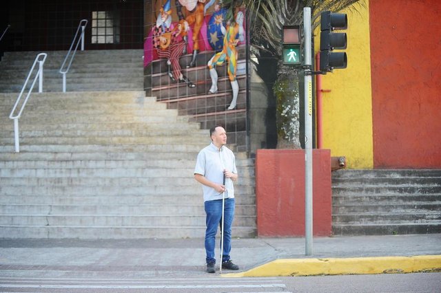 JOINVILLE, SC, BRASIL (20-09-2017) - Paulo Sérgio Suldóvski, durante trajeto que faz diariamente para ir ao trabalho na Av. José Viera. (Foto: Maykon Lammerhirt, A Notícia) JOINVILLE, SC, BRASIL (20-09-2017) - Paulo Sérgio Suldóvski, durante trajeto que faz diariamente para ir ao trabalho na Av. José Viera. (Foto: Maykon Lammerhirt, A Notícia)